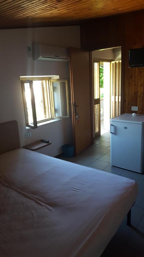 מרינה די מסה Hotel Villa Claudio מראה חיצוני תמונה