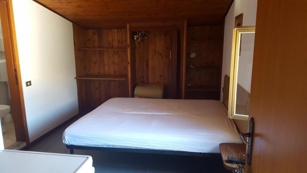 מרינה די מסה Hotel Villa Claudio מראה חיצוני תמונה