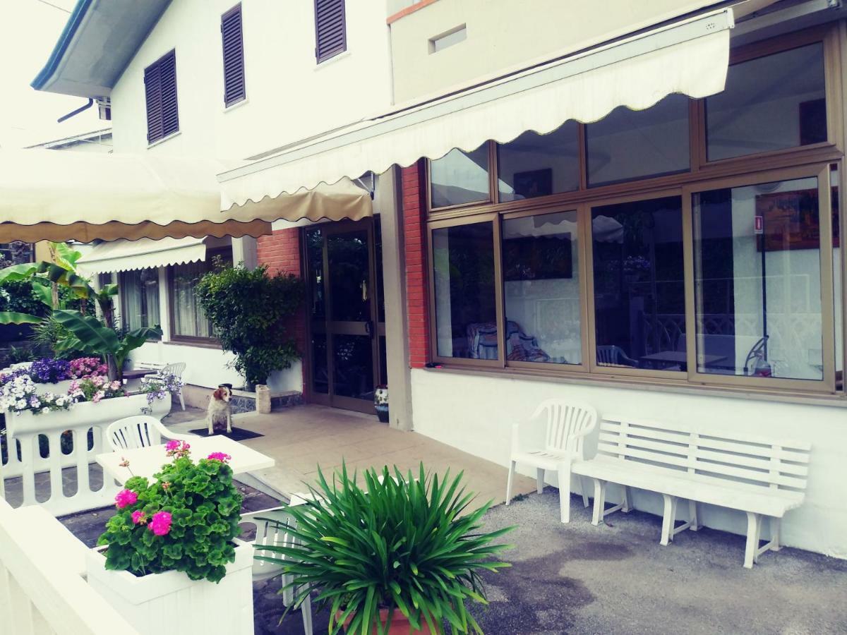 מרינה די מסה Hotel Villa Claudio מראה חיצוני תמונה